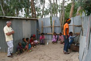 A Fundaci&oacute;n La Rosaleda entregou o Premio Axuda 09 &aacute; misi&oacute;n do padre &Aacute;ngel Olar&aacute;n en Etiop&iacute;a