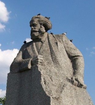 A estatua de Marx permanecer&aacute; no seu lugar