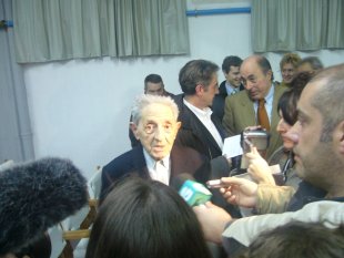 D&iacute;az Pardo amos&aacute;base feliz ao remate da asemblea