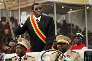 Gnassingb&eacute; Eyad&eacute;ma finou o 5 de febreiro de 2005