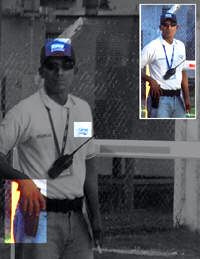 Guardia armado na factor&iacute;a de Calvo / Foto: SGTIPAC