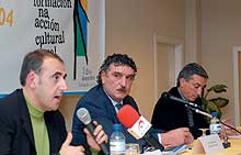 Celestino Poza, no medio, cando a&iacute;nda era deputado provincial