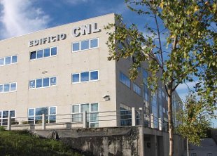 Edificio onde se atopa a Fegas, no barrio compostel&aacute;n de San L&aacute;zaro