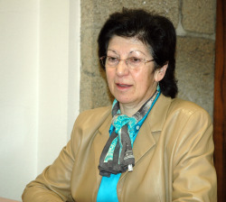 Mercedes Brea, no momento de rexistrar a s&uacute;a candidatura en San Xerome