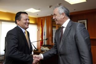 O ex conselleiro, Pachi V&aacute;zquez, e o actual, Agust&iacute;n Hern&aacute;ndez. O departamento Medio Ambiente &eacute; o encargado das pol&iacute;ticas de res&iacute;duos