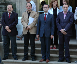 Malia a s&uacute;a ausencia na rolda de prensa, o conselleiro participou seguidamente nunha concentraci&oacute;n de repulsa ao &uacute;ltimo atentado