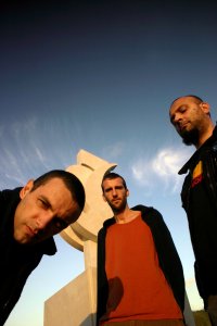 O tr&iacute;o italiano Zu