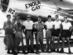 O bombardeiro Enola Gay foi o encargado de lanzar a primeira bomba at&oacute;mica, bautizada como Little Boy