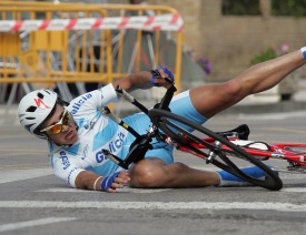 Aser Est&eacute;vez, no momento da s&uacute;a ca&iacute;da
