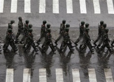 Patrulla de soldados chineses no T&iacute;bet