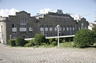 Fachada da f&aacute;brica conserveira