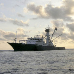 Cando Somalia quedou sen goberno (1991), os intereses estranxeiros aproveitaron a oportunidade para comezar a saquear o mar do pa&iacute;s