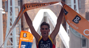 G&oacute;mez Noya entra primeiro na meta de Salford