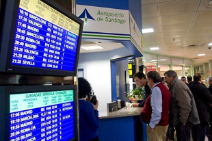 A proposta do Bloque permitir&iacute;a que os aeroportos galegos deixasen de funcionar "como meros sat&eacute;lites de Baraxas"