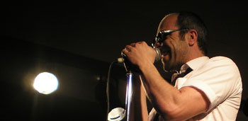 Tosar lidera un grupo de versi&oacute;ns de temas popularizados por mulleres