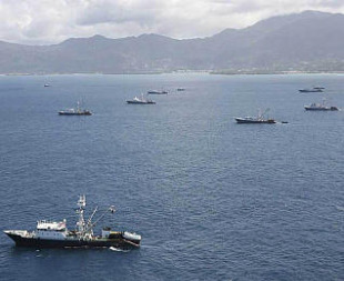 Atuneiros espa&ntilde;ois faenando en augas somal&iacute;s