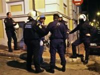 A polic&iacute;a inspecciona o lugar dos feitos