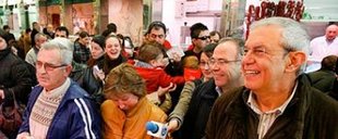 Touri&ntilde;o visitou o mercado acompa&ntilde;ado do alcalde compostel&aacute;n