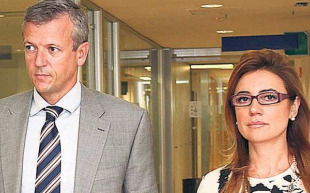 Marta Fern&aacute;ndez Curr&aacute;s e Alfonso Rueda compo&ntilde;en a delegaci&oacute;n da Xunta