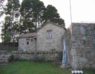 D&uacute;as das casas nas que estivo agochado Alonso R&iacute;os