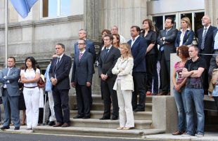 O Goberno na concentraci&oacute;n de condena que tivo lugar este martes en San Caetano