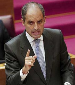 Os esc&aacute;ndalos que rodean a Camps rompen a folla de ruta de Rajoy