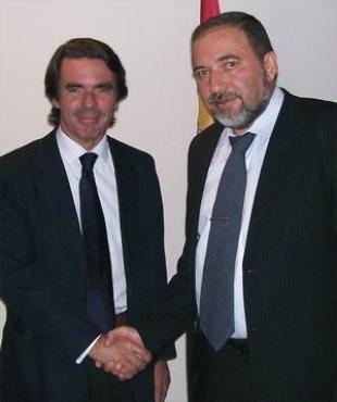 Lieberman, do Yisrael Beiteinu, co ex presidente do goberno espa&ntilde;ol Jos&eacute; Mar&iacute;a Aznar