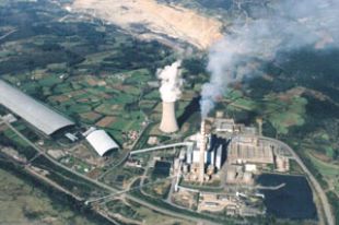 Influir&aacute;n os efluvios da central de Meirama (na imaxe) ou da planta de Sogama na forza dos da Silva?