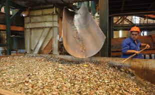 Os representantes dos traballadores apoian a viraxe na pol&iacute;tica de residuos