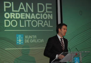 Feijoo presentou o POL ante un ateigado aforo de alcaldes, empresarios e respons&aacute;beis pol&iacute;ticos