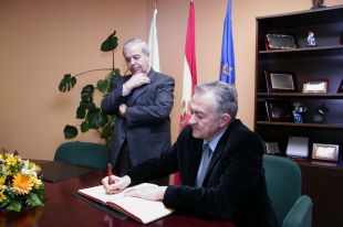 Xos&eacute; Maril (de p&eacute;) e Xos&eacute; Lu&iacute;s M&eacute;ndez Romeu