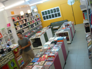 Ademais, subli&ntilde;an que as editoriais ofrecen os libros de texto en ambos idiomas