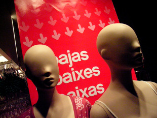 O vestido e o calzado foron os produtos que m&aacute;is baixaron en xullo, un 11,6%