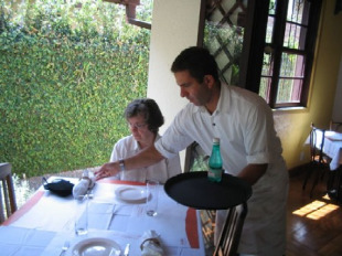 Os servizos foron os que lideraron as contrataci&oacute;ns: 4.797 desempregados menos que en xu&ntilde;o