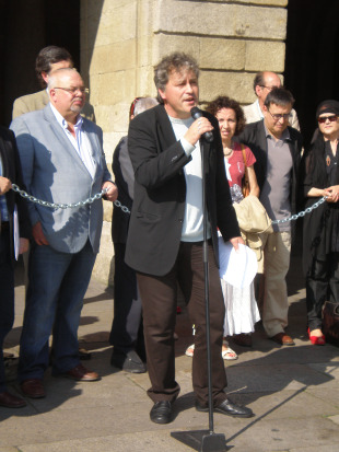 Manuel Rivas le o manifesto solidario co xu&iacute;z Garz&oacute;n