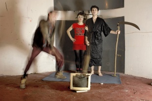 Isa &eacute; a baixista da banda