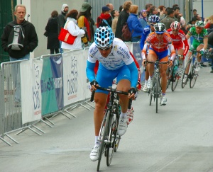 David Garc&iacute;a, lanzando un ataque durante a volta turca