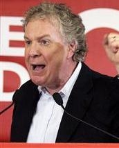 O primeiro ministro do Qu&eacute;bec e l&iacute;der dos liberais, Jean Charest
