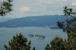 A illa de San Sim&oacute;n, no medio da R&iacute;a