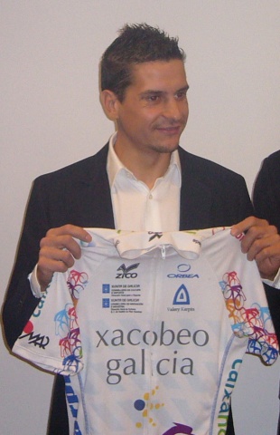 Ra&ntilde;a coa s&uacute;a nova camisola