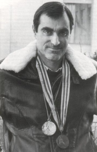 Ramos Mision&eacute; con algunha das s&uacute;as medallas