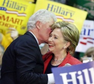 Hillary e Bill Clinton, nun m&iacute;tin en Filadelfia
