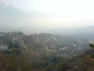 Nube de contaminaci&oacute;n en Caracas