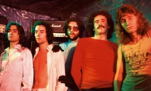 Unha das formaci&oacute;ns de N.H.U.: Tino Grand&iacute;o, Roberto Abal, Xurxo P&eacute;rez, Xo&aacute;n Pi&ntilde;&oacute;n e Xos&eacute; Garea