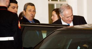Netanyahu e o ministro de Defensa israel&iacute;, Ehud Barak, abandonan a Casa Branca