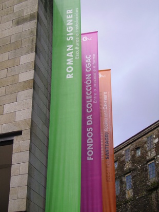 O CGAC dende f&oacute;ra. Flickr: Rowane