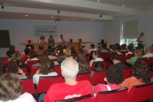 Os alumnos e profesores na presentaci&oacute;n do novo curso