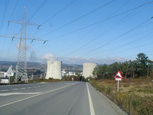 Ao fondo, a central t&eacute;rmicas d'As Pontes / Flickr: marianogrueiro