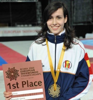 Estefan&iacute;a Hern&aacute;ndez recibiu unha menci&oacute;n especial por ga&ntilde;ar o Europeo de taekwondo