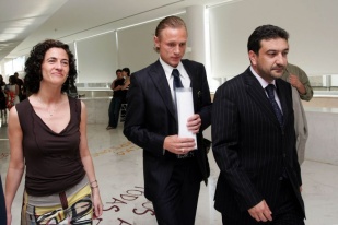 Karpin xunto a &Aacute;nxela Bugallo e Santiago Dom&iacute;nguez, cando comezaba cos seus patrocinios